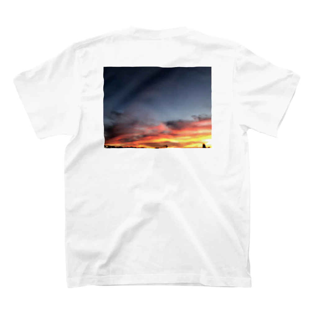 tatataの暑い日の夕空 スタンダードTシャツの裏面