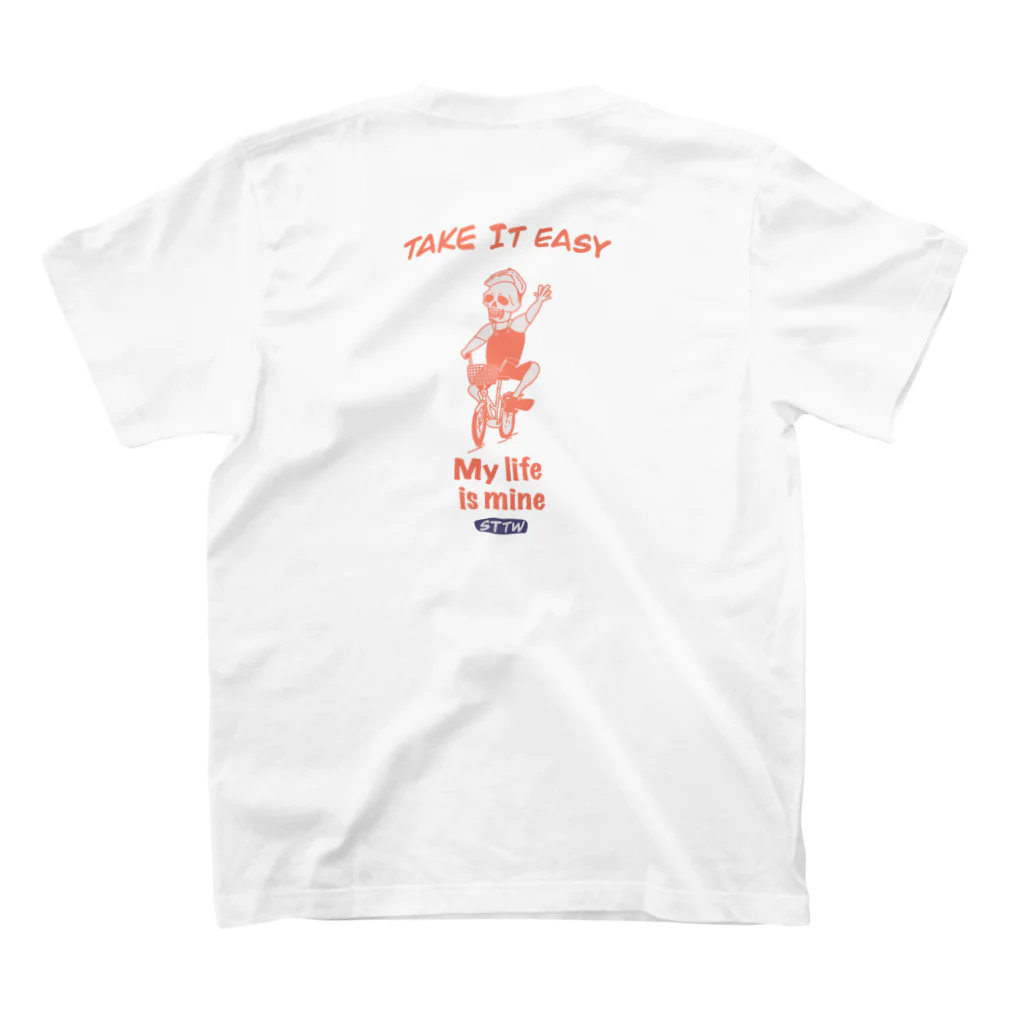 STTW(Smile To The World)の江ノ電自転車ニキ スタンダードTシャツの裏面