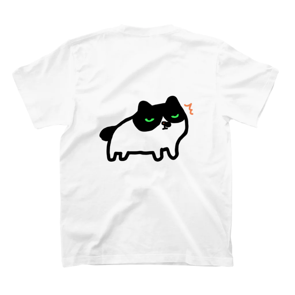 をもち屋の#猫 #新入りがやってきた Regular Fit T-Shirtの裏面