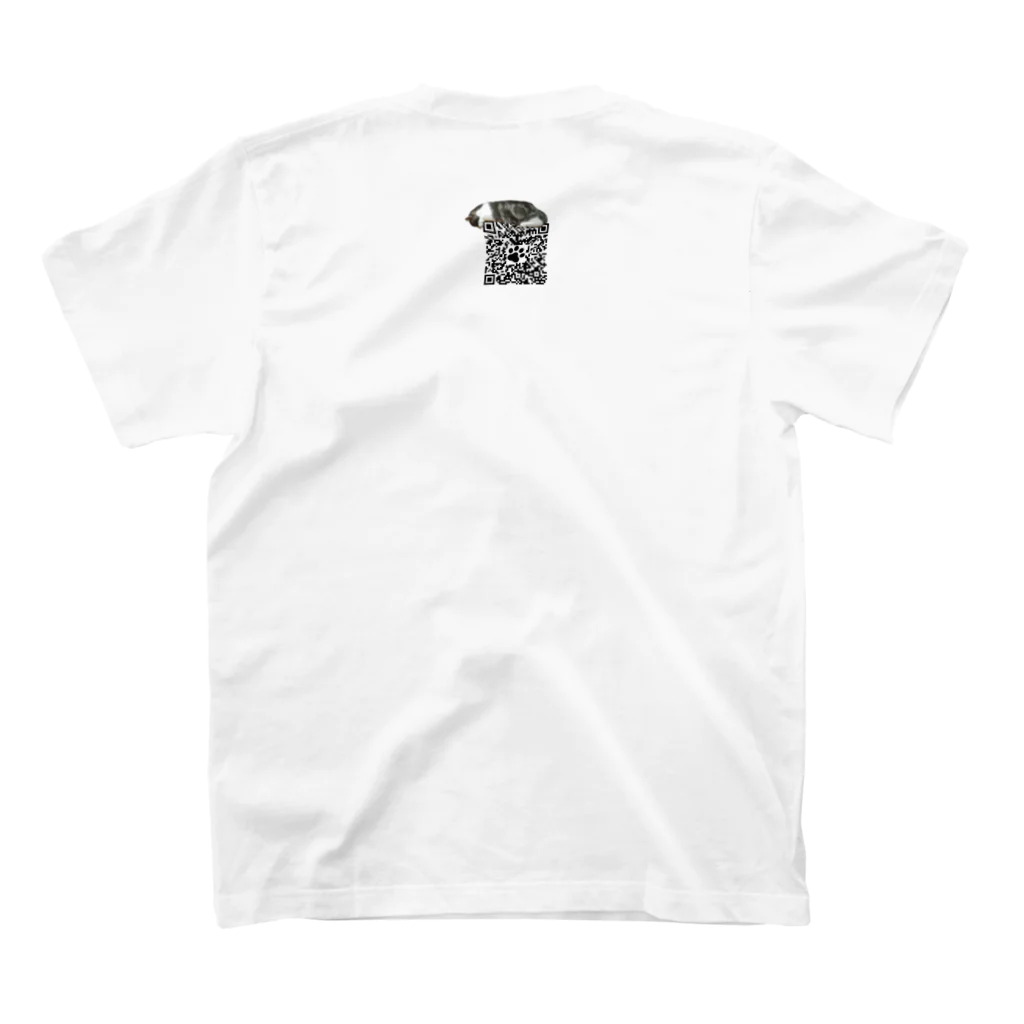 みやた家ショップのねこQRコード Regular Fit T-Shirtの裏面