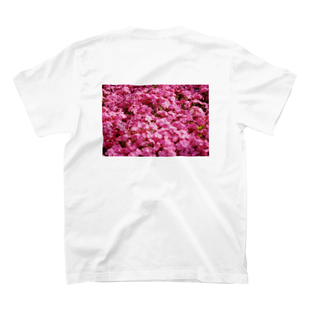 てくてく写真館の芝桜 Regular Fit T-Shirtの裏面