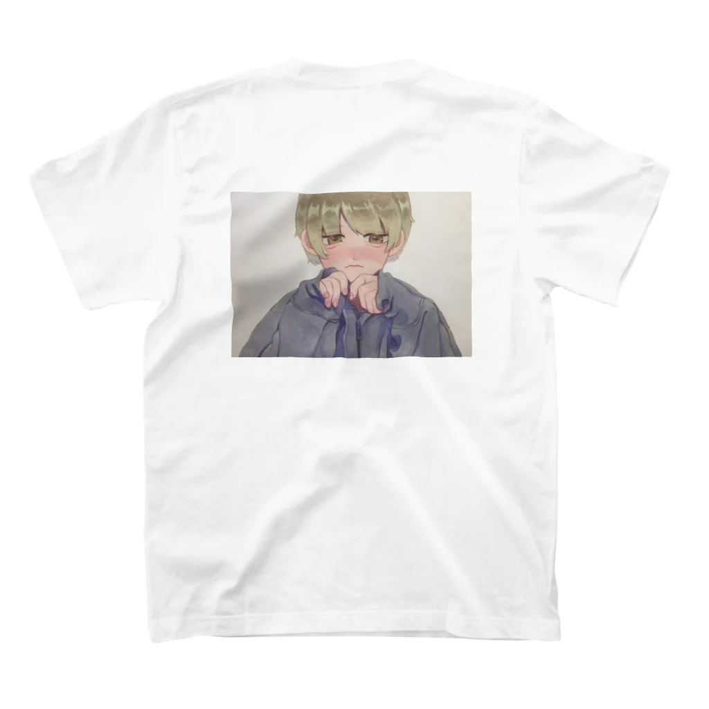 DONGURI_DONUTのかじかむおとこのこ Regular Fit T-Shirtの裏面