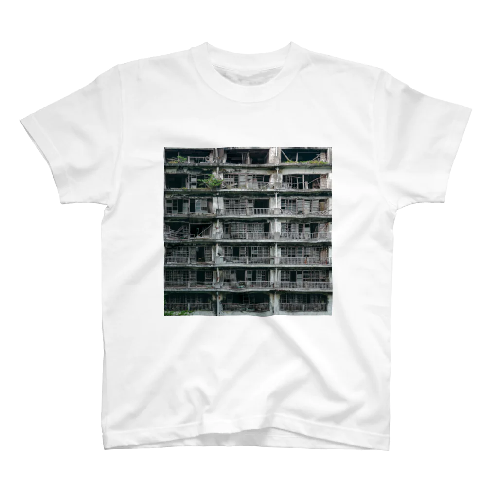 Saho.の廃墟化した団地 Regular Fit T-Shirt