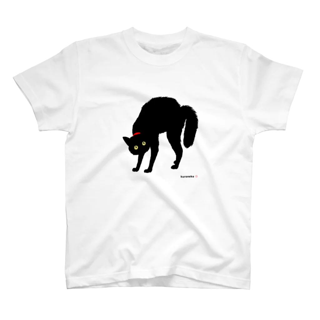 小鳥と映画館の赤い首輪のツンデレ黒猫ちゃん Regular Fit T-Shirt