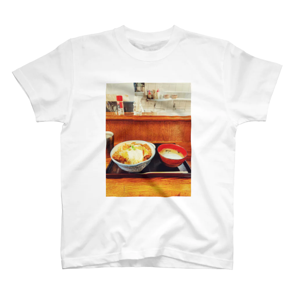 つちけんさんさんのカツ丼 Regular Fit T-Shirt