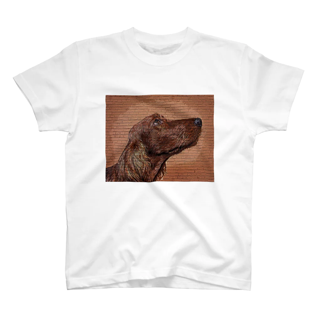 【CPPAS】Custom Pet Portrait Art Studioのアイリッシュセッタードッグ - レンガブロック背景 スタンダードTシャツ