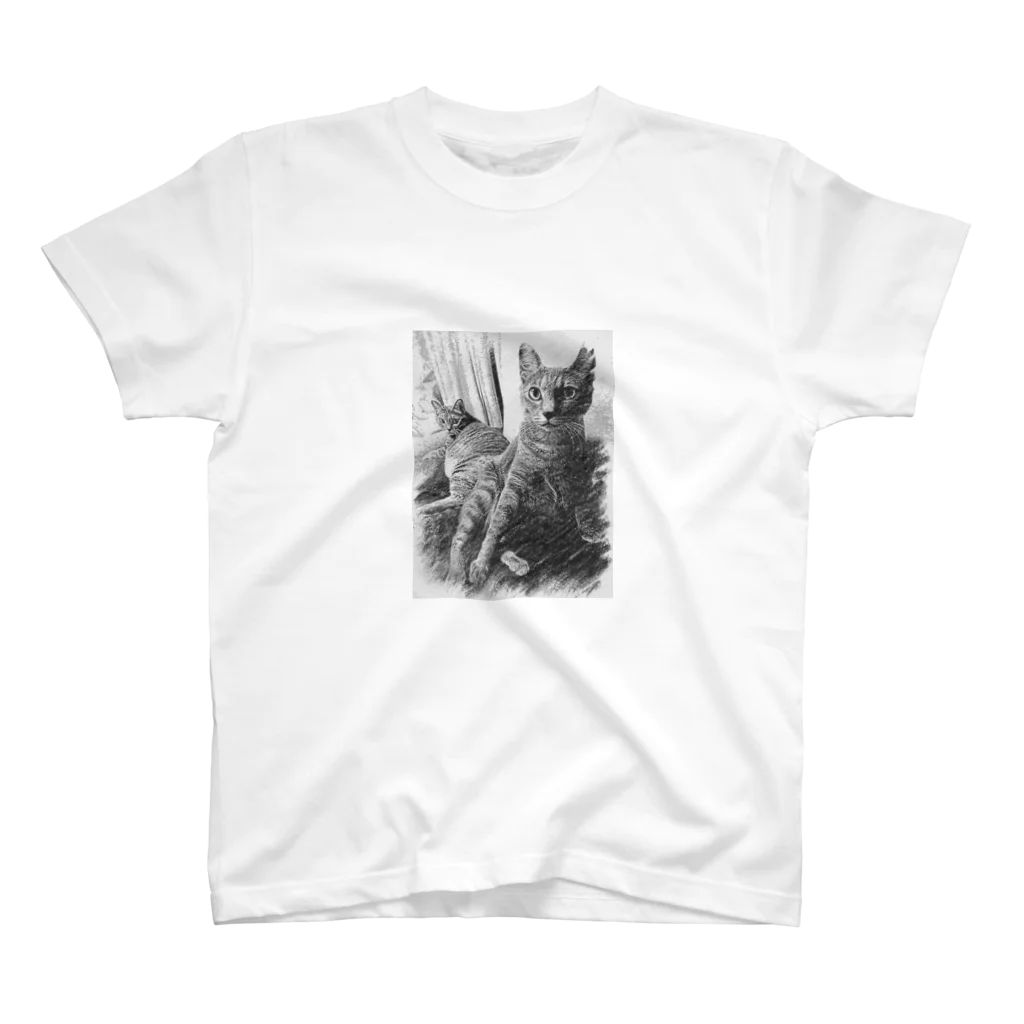 黒ニャンコのエイレーネーとヘスティア Regular Fit T-Shirt