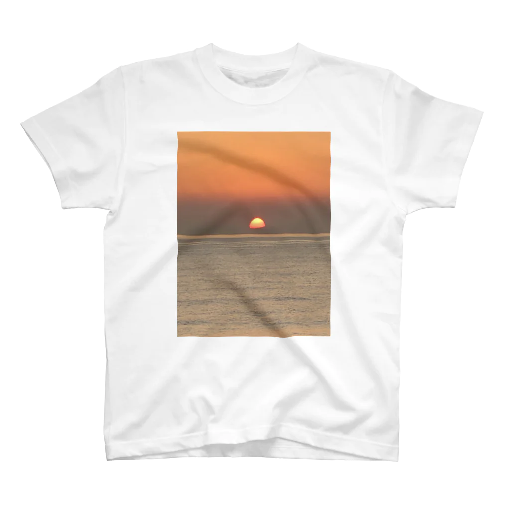 TATE3ショップの夕陽01 Regular Fit T-Shirt