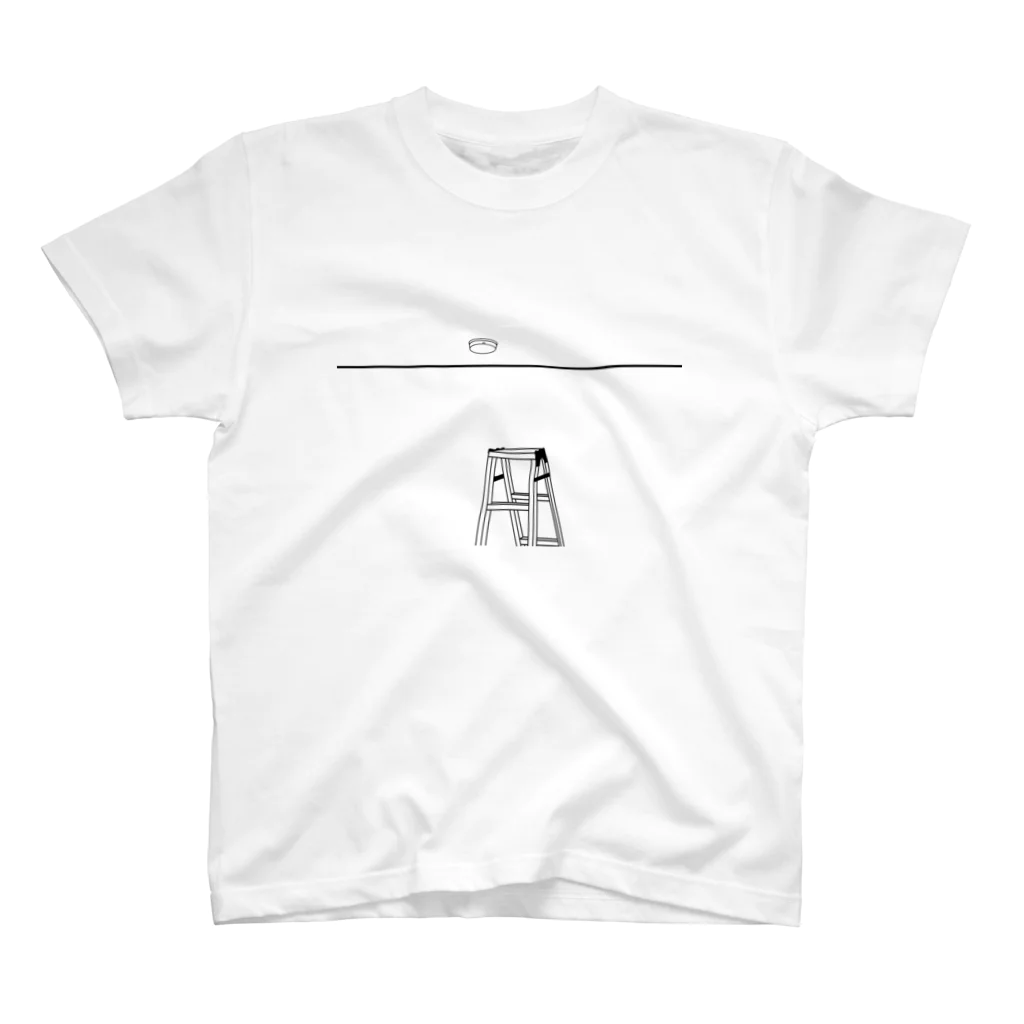 蕨(わらび)の熱感知器と脚立 Regular Fit T-Shirt