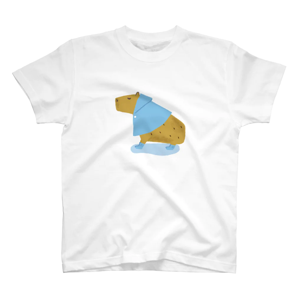 capybarashaのレインコートカピバラ スタンダードTシャツ