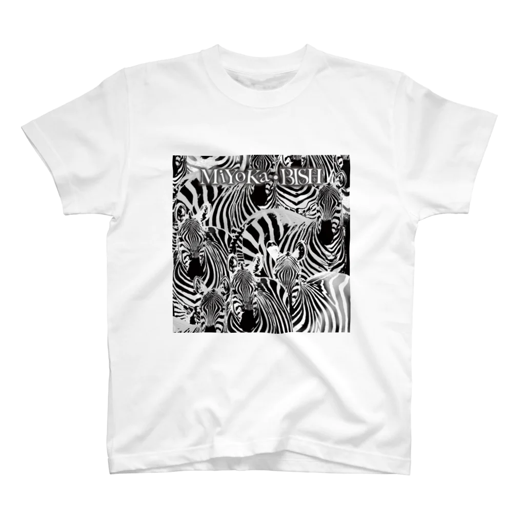 MiYoKa-BISHのDarkGray Zebra by MiYoKa-BISH Regular Fit T-Shirt