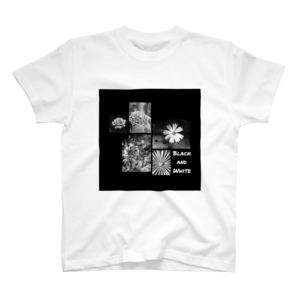 FILM CANERA FANのBlack and White Flowers スタンダードTシャツ