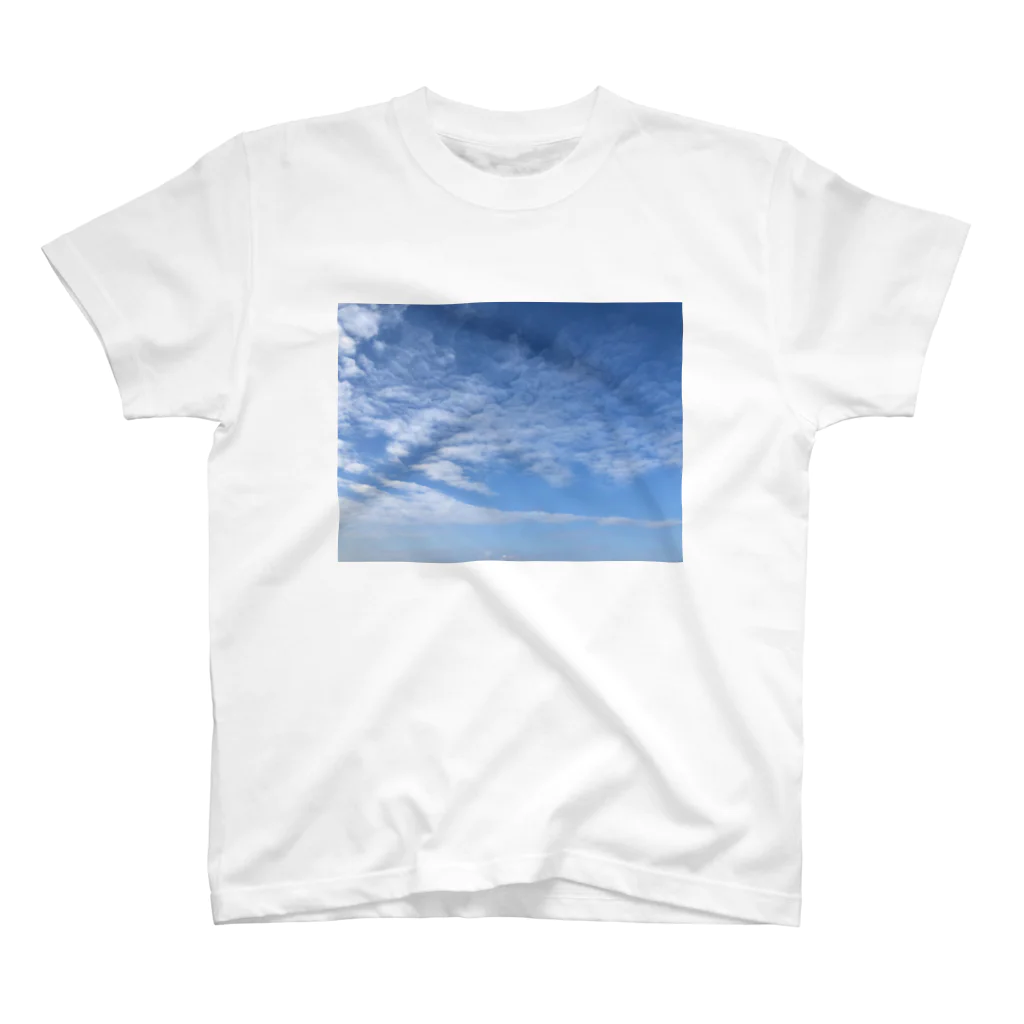 しらすかすてらのやわらかな空 スタンダードTシャツ