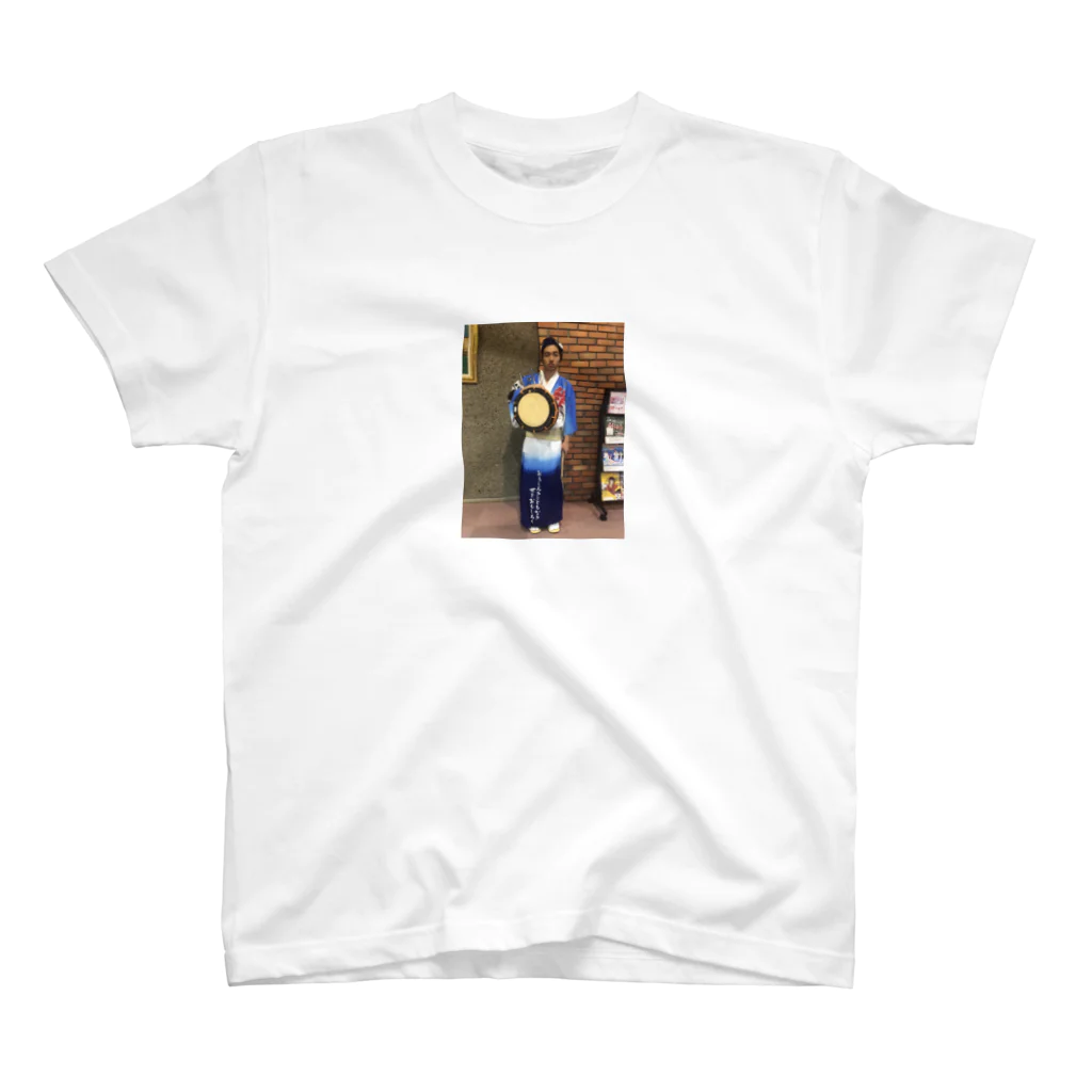 mc滝澤の爆絶オシャレアパレルショップ in japanの締め太鼓を持つ阿波踊り男 Regular Fit T-Shirt