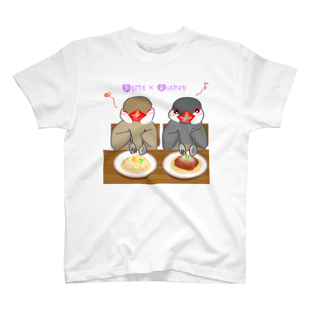 Lily bird（リリーバード）のパスタとシナモン・シルバー文鳥ず ロゴ入り スタンダードTシャツ