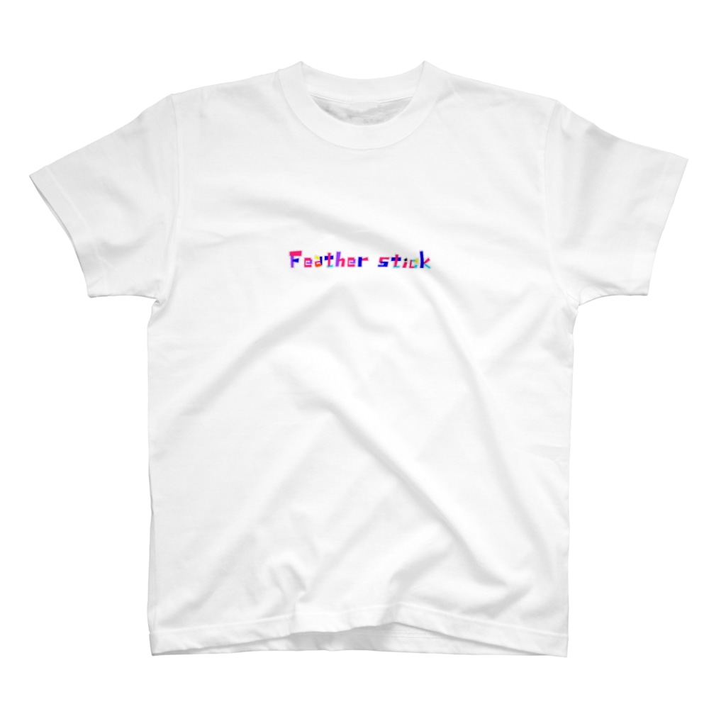 Feather stick-フェザースティック-のFeather stick　文字ロゴ　1段 Regular Fit T-Shirt