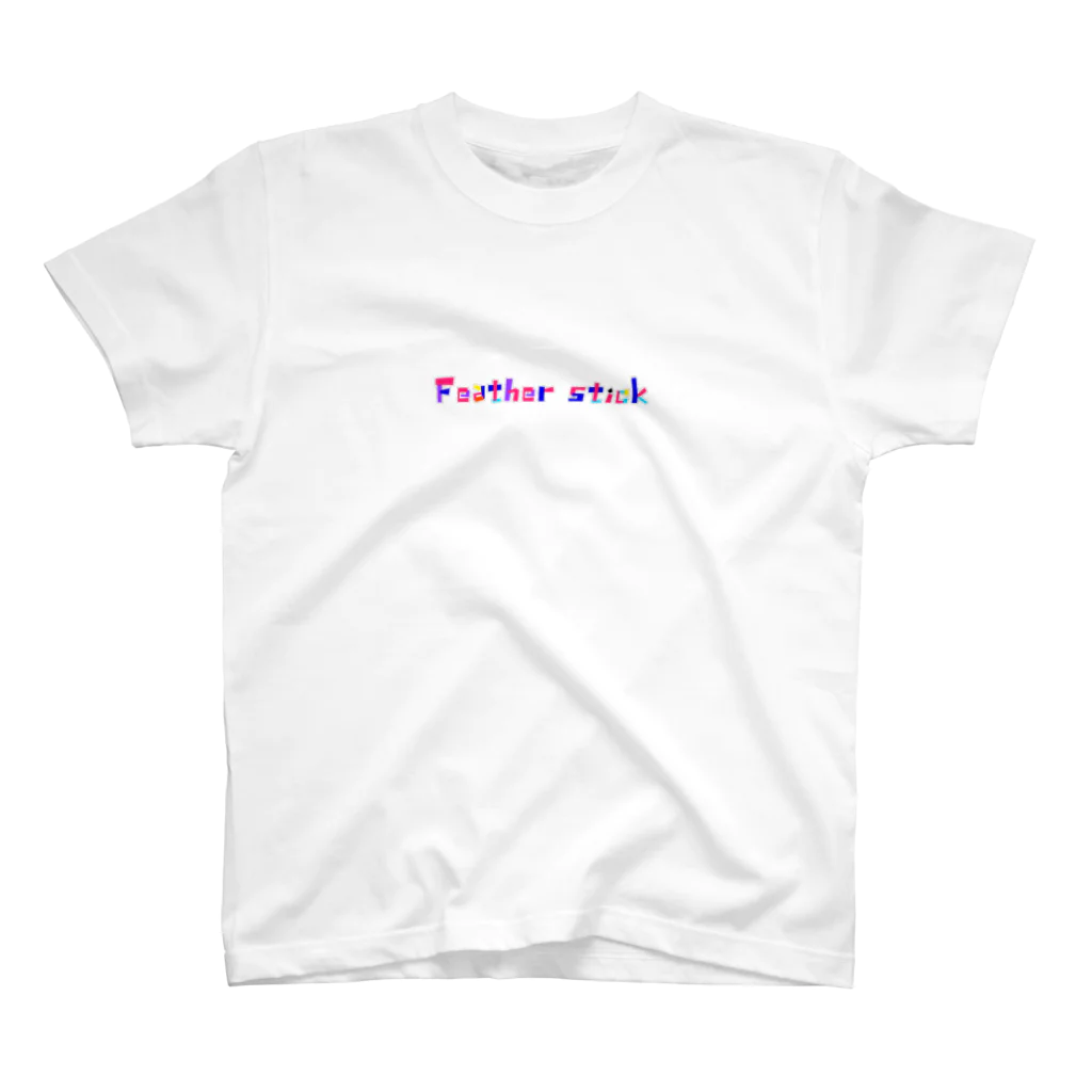 Feather stick-フェザースティック-のFeather stick　文字ロゴ　1段 Regular Fit T-Shirt