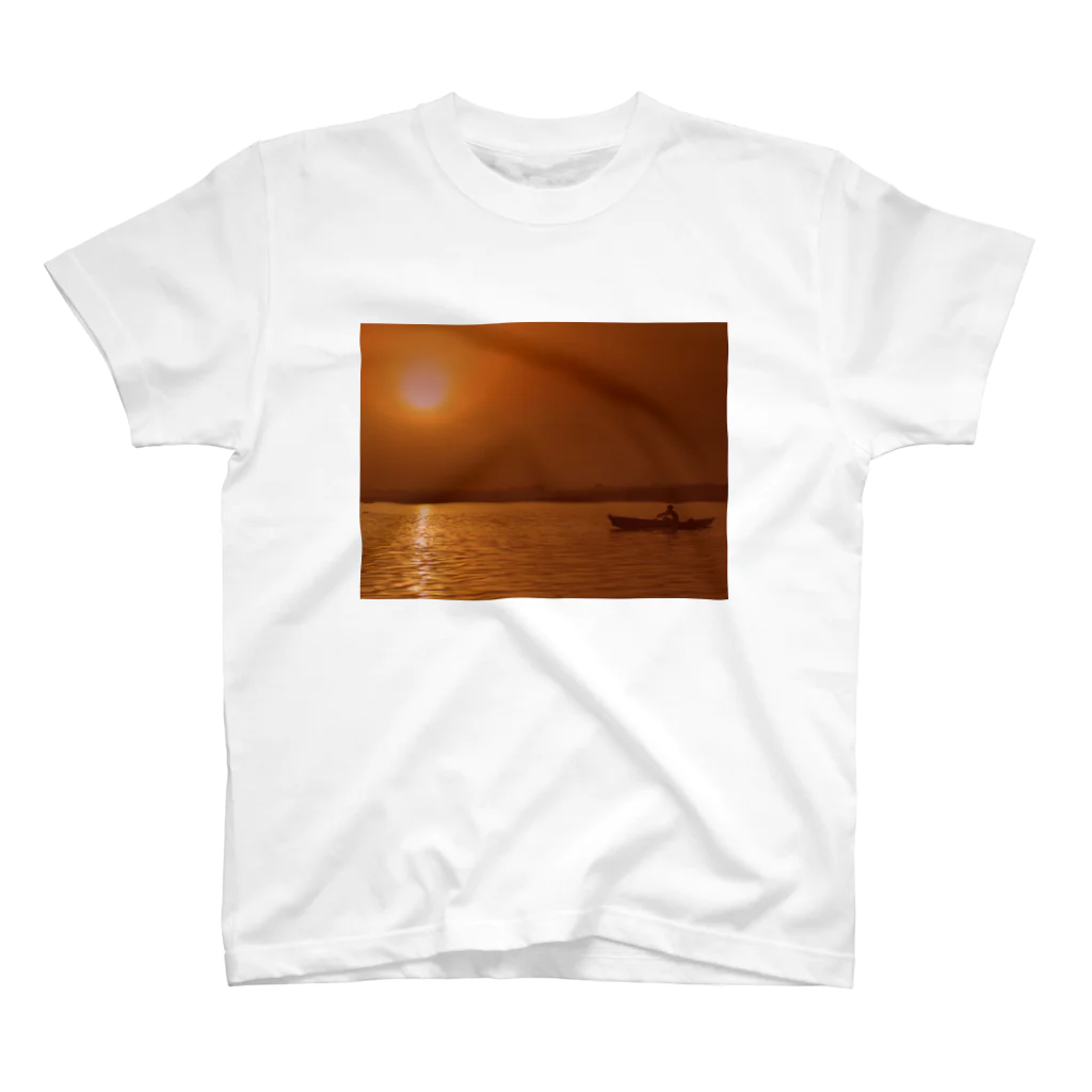 hotcake1986のSunrise in ganges Regular Fit T-Shirt