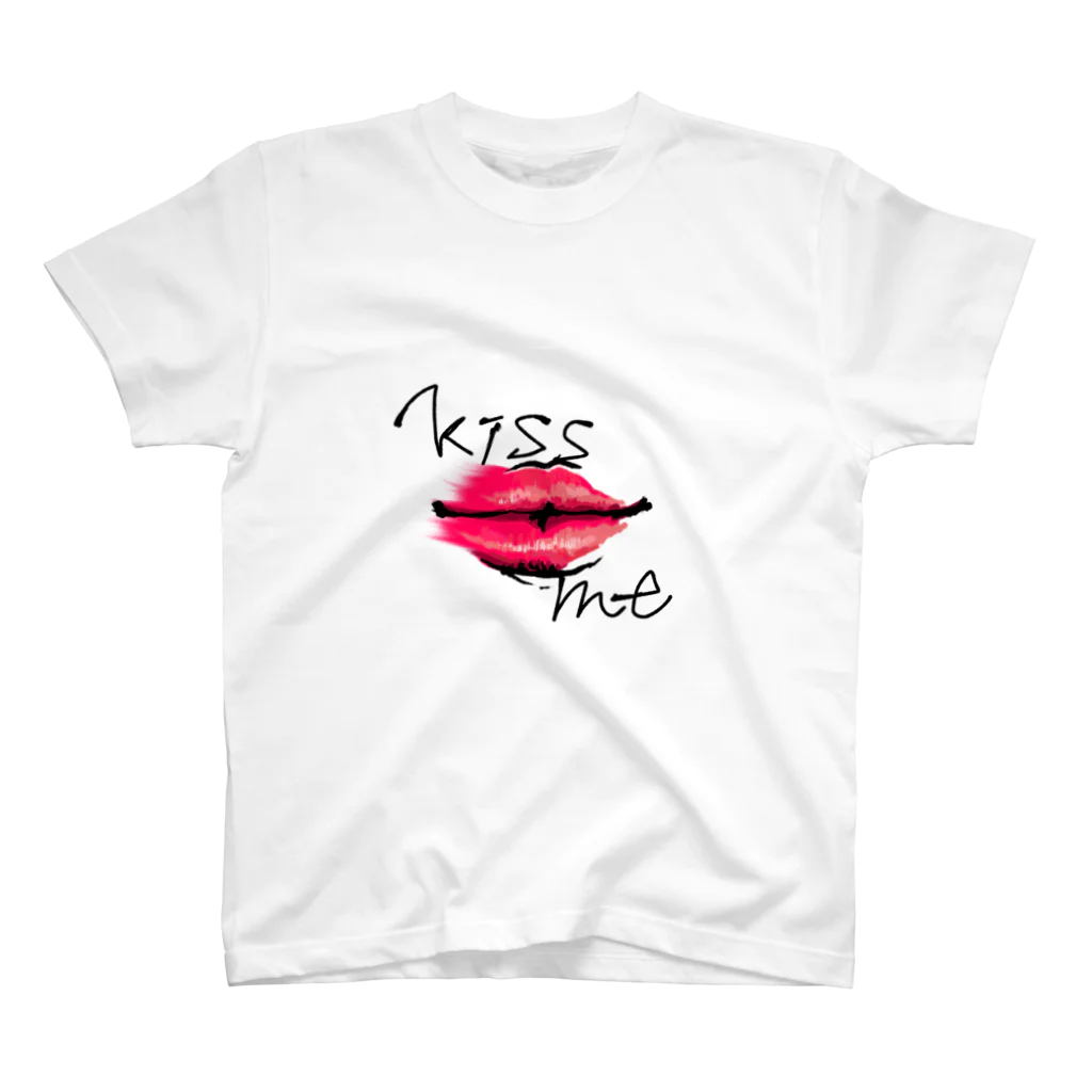 nerumaruのkiss me Regular Fit T-Shirt