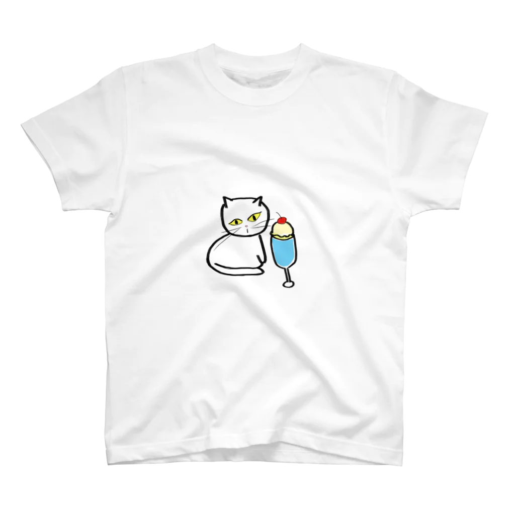 みにゆん　ねこのA lovely white cat who likes ice cream. スタンダードTシャツ