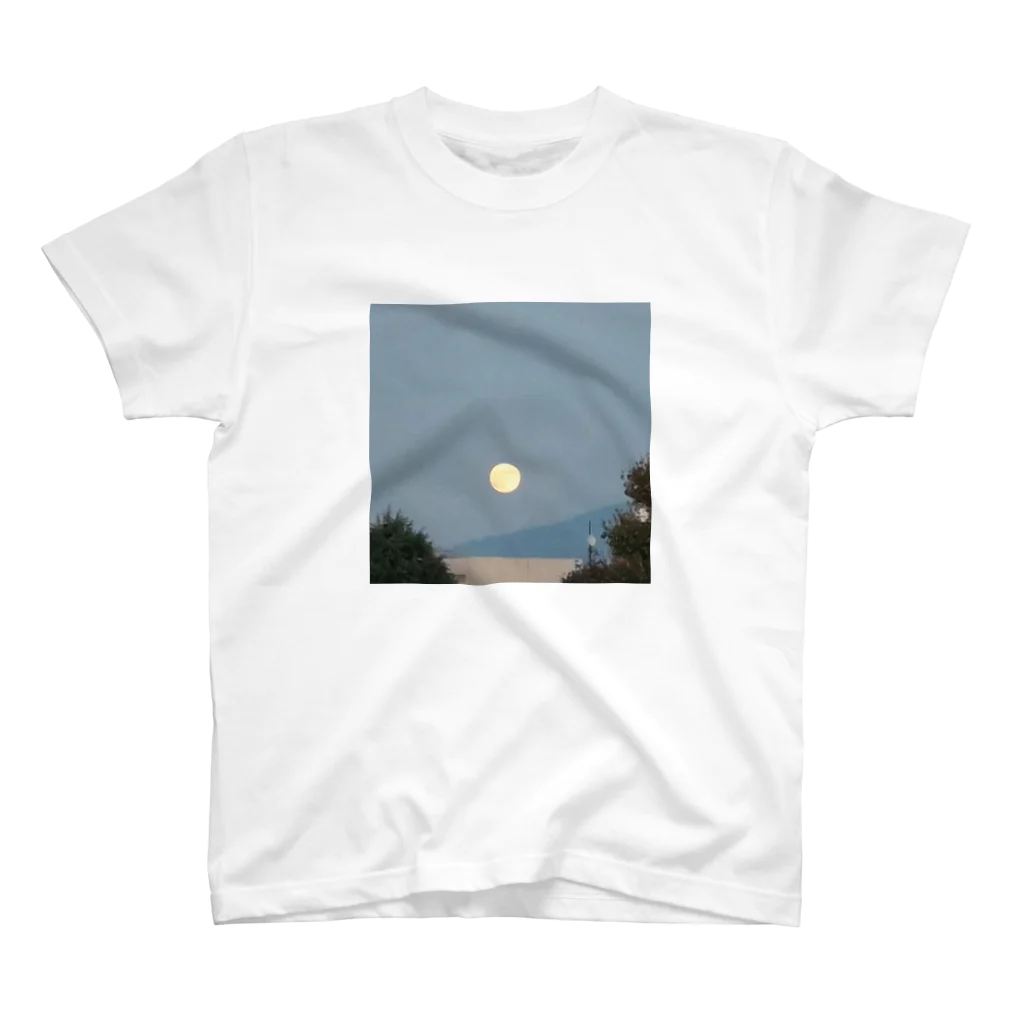 kaorita のmoon Regular Fit T-Shirt