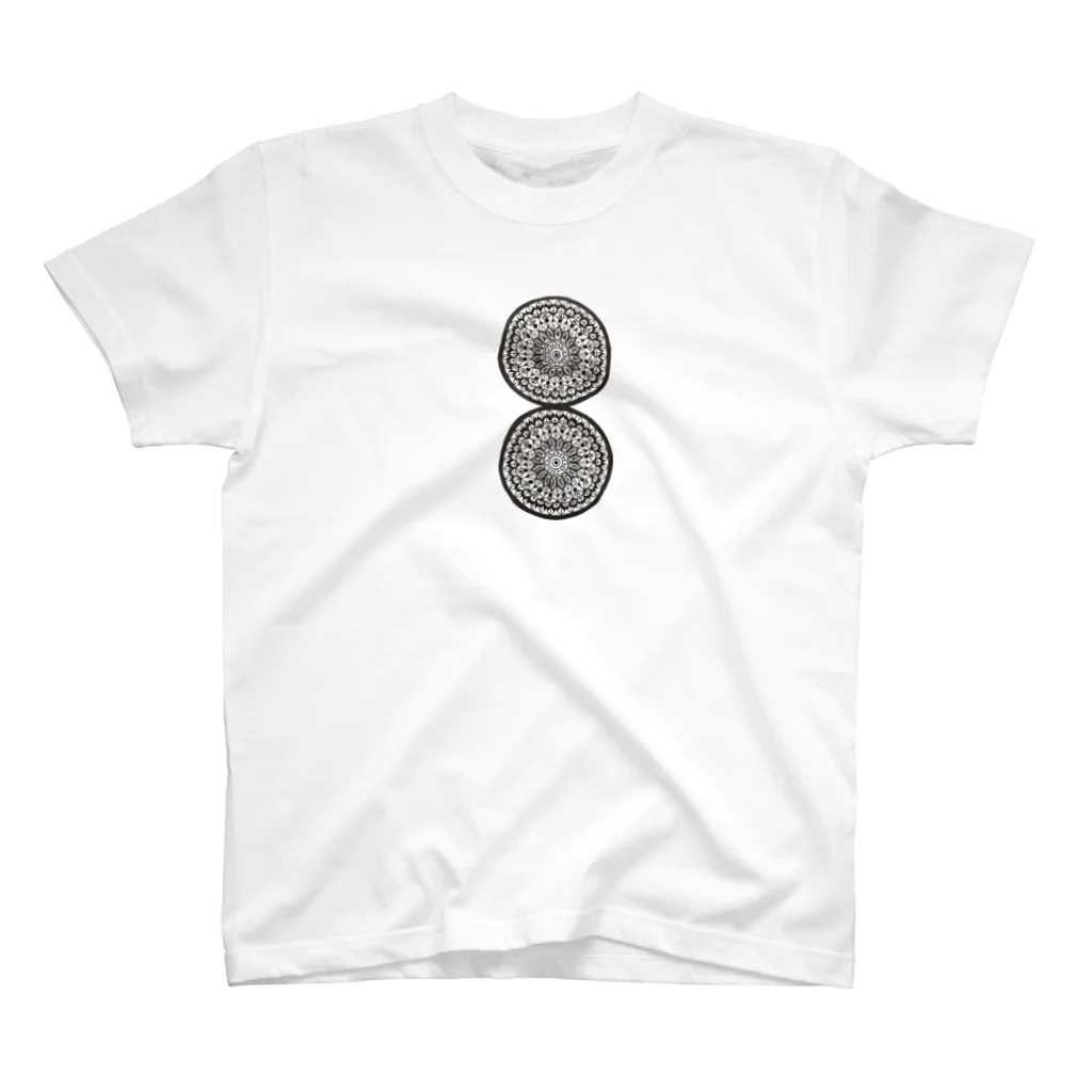 pinturaのnúmero 8 en blanco y negro Regular Fit T-Shirt