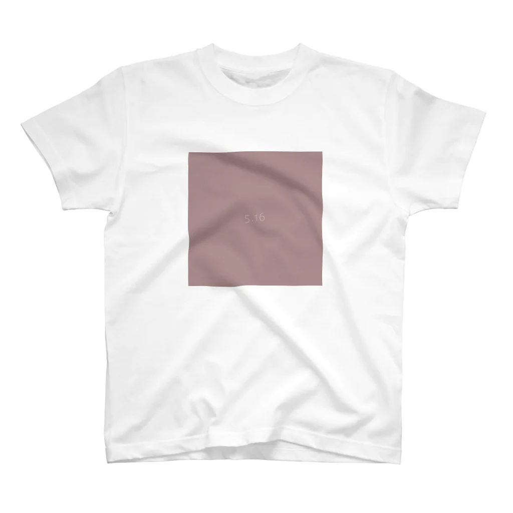 「Birth Day Colors」バースデーカラーの専門店の5月16日の誕生色「ウッド・ローズ」 Regular Fit T-Shirt