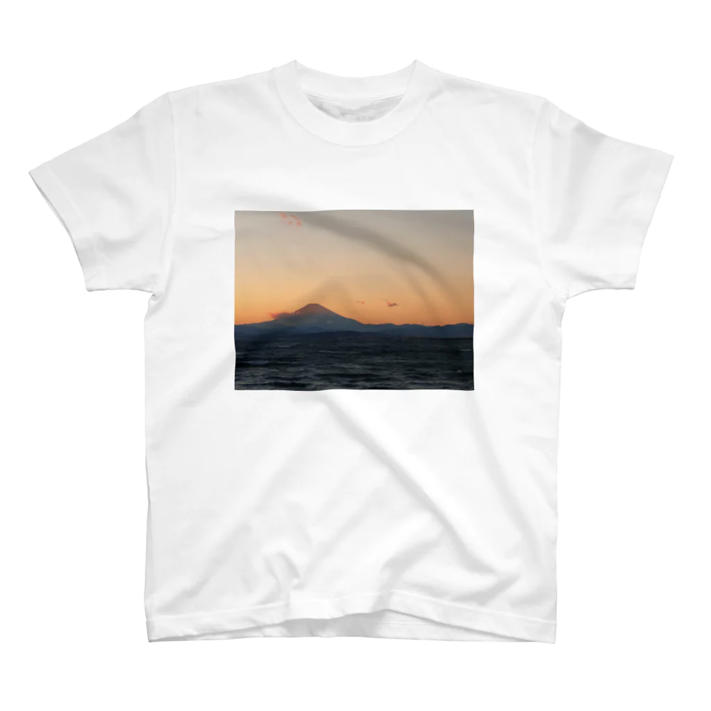 TUTUJIの丘の夕焼け富士山 スタンダードTシャツ