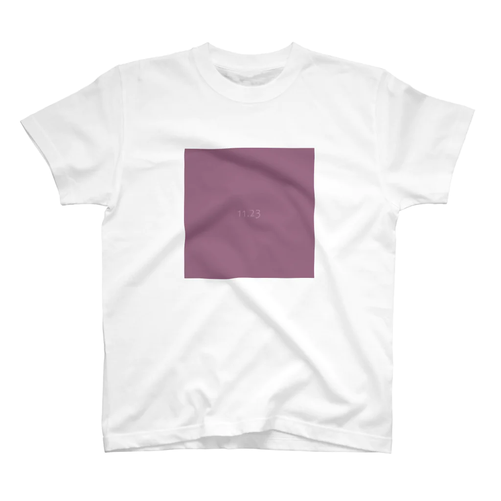 「Birth Day Colors」バースデーカラーの専門店の11月23日の誕生色「ボルドー」 Regular Fit T-Shirt
