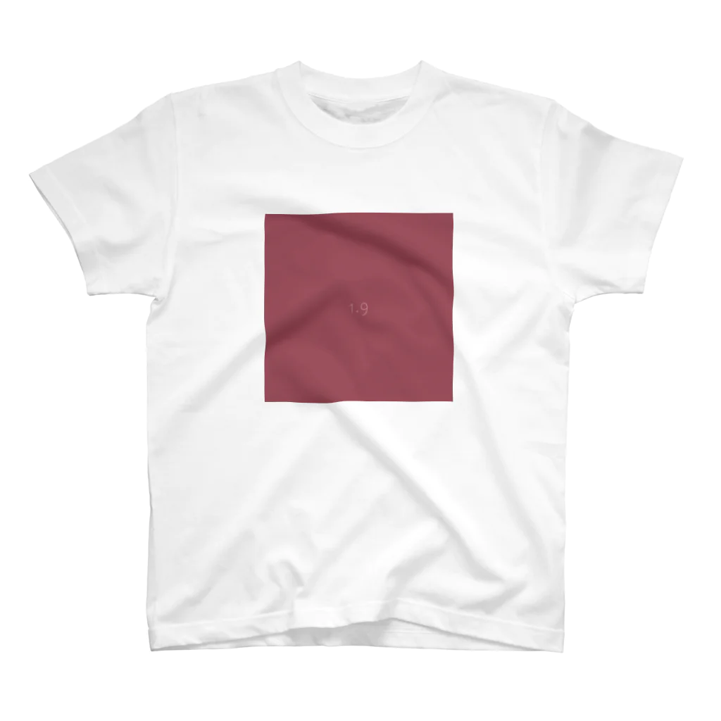 「Birth Day Colors」バースデーカラーの専門店の1月9日の誕生色「アース・レッド」 Regular Fit T-Shirt