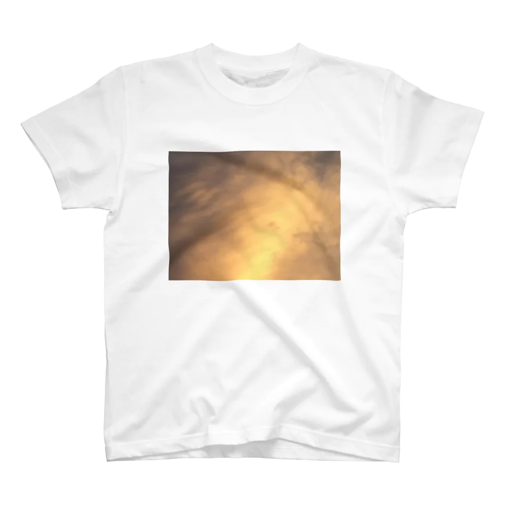 アッキーのあの日の夕日 Regular Fit T-Shirt