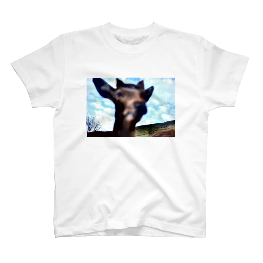 Robin_Hiroshimaの春日山の鹿さん Regular Fit T-Shirt