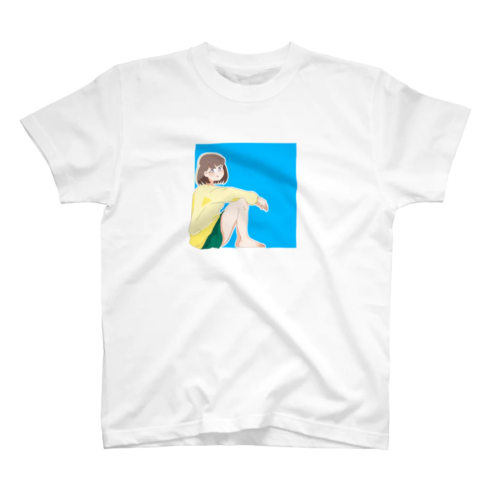 にかいからするめの裸足でくつろぐ女の子 スタンダードTシャツ