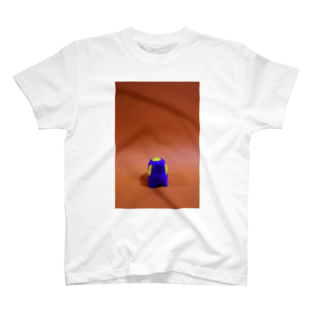 TOYTOYの牛（青黄） Regular Fit T-Shirt