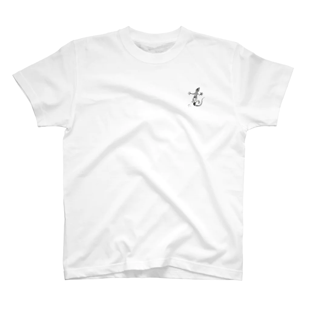 都会のぷらなりあ  officialのトカゲ胸ロゴシャツ Regular Fit T-Shirt