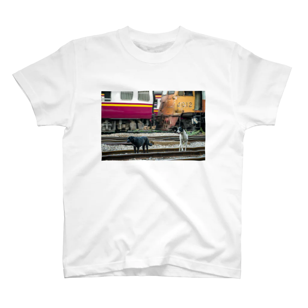 Second_Life_of_Railwaysのタイ国鉄フアランポーン駅に住む野良犬 Regular Fit T-Shirt