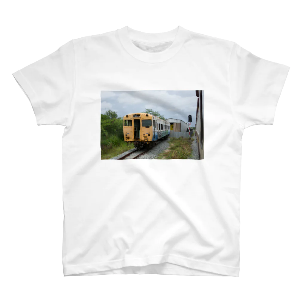 Second_Life_of_Railwaysのタイ国鉄の車窓からキハ58の廃車体を見る Regular Fit T-Shirt