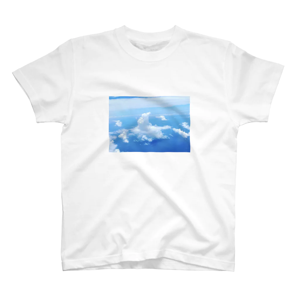 Cafe Lounge & Library pratimākrrm cĥā -ゆるやかな彫刻-のゆるやかな雲 Regular Fit T-Shirt