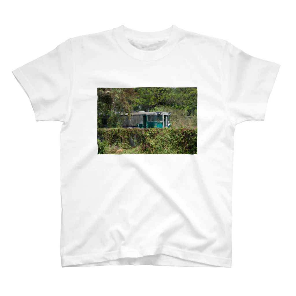 Second_Life_of_Railwaysの元特急「はまかぜ」キハ181系がミャンマーで朽ちてゆく スタンダードTシャツ