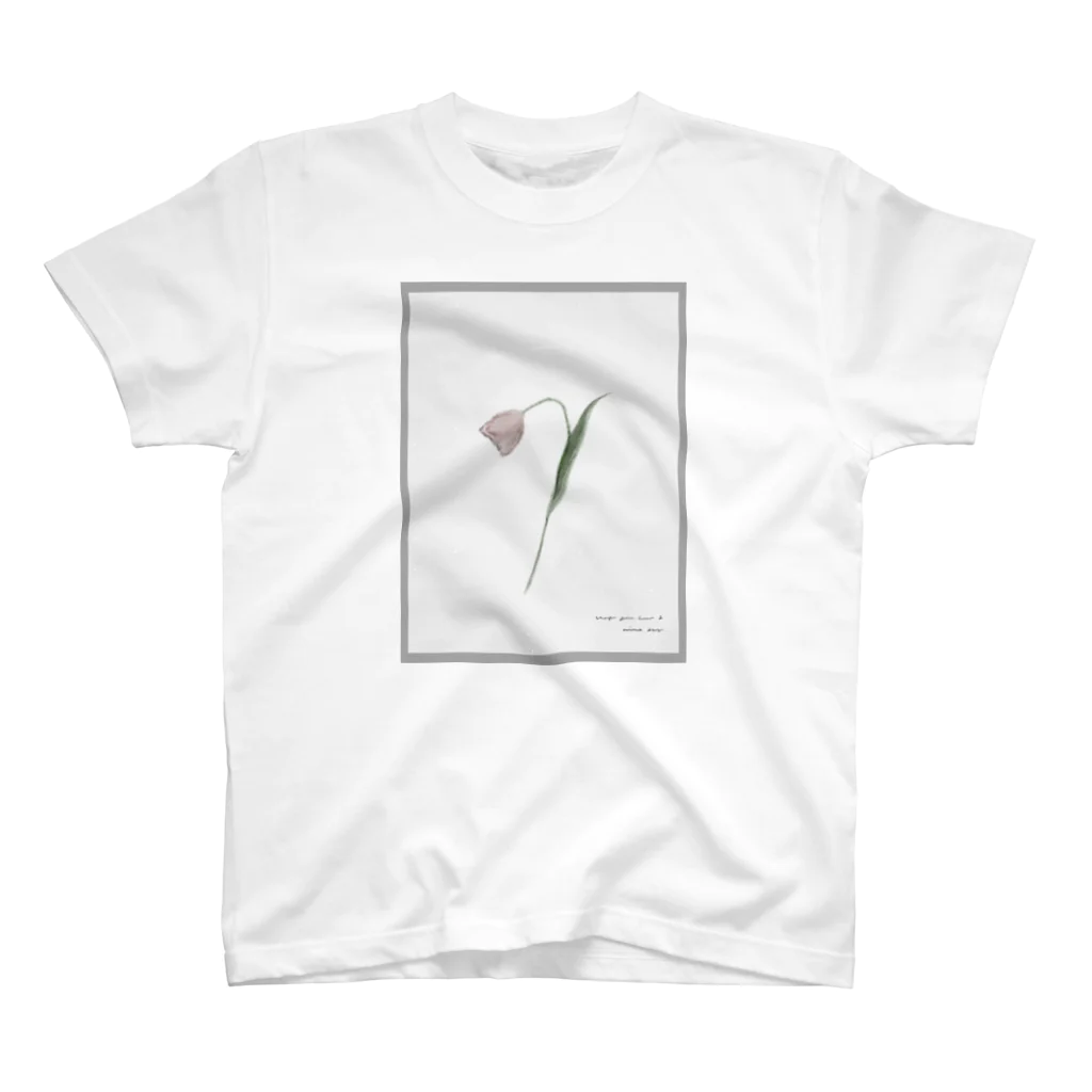 rilybiiのTulip , shabby chic Greige . スタンダードTシャツ