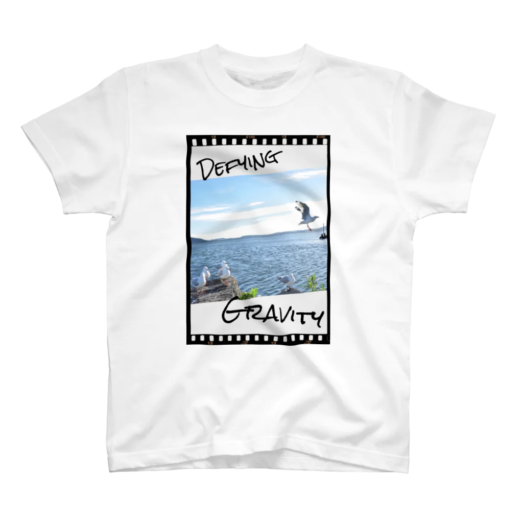 おかゆさんのお店のDefying gravity  Regular Fit T-Shirt