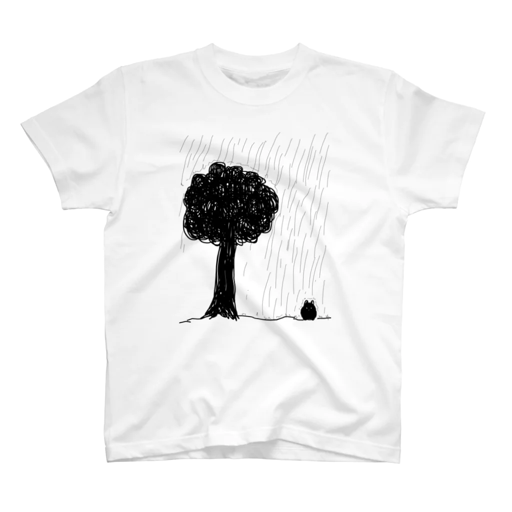 gentilisのすぐ隣に木陰があるのにその身に雨を受け続けるアマクロTシャツ Regular Fit T-Shirt