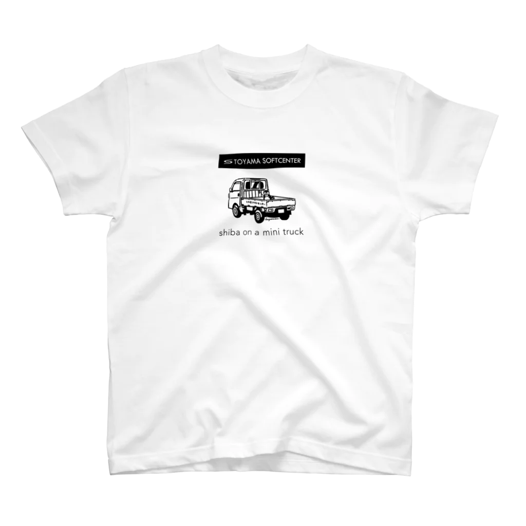 とやまソフトセンターの柴と軽トラ（前後モノクロ①）by kayaman Regular Fit T-Shirt