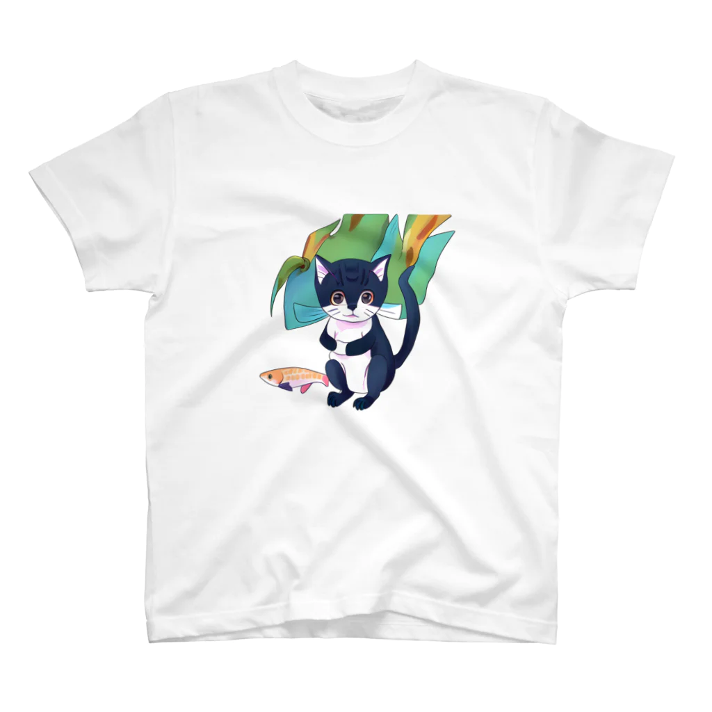 洋服好きな男の子 の魚を捕えた子猫 Regular Fit T-Shirt