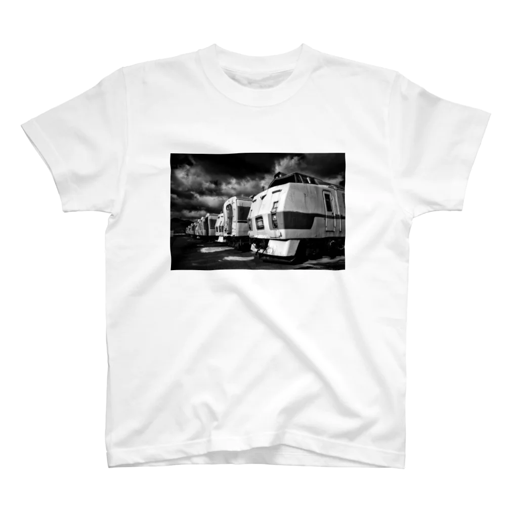 Second_Life_of_Railwaysのキハ183系「スラントノーズ」が北海道の港でタイへの出国を待つ Regular Fit T-Shirt