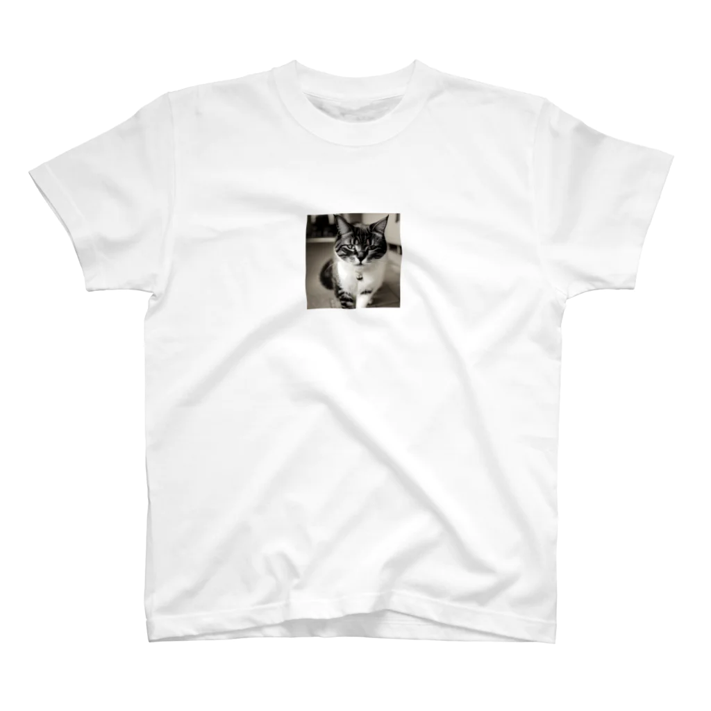 J-GLADSのねこ Regular Fit T-Shirt