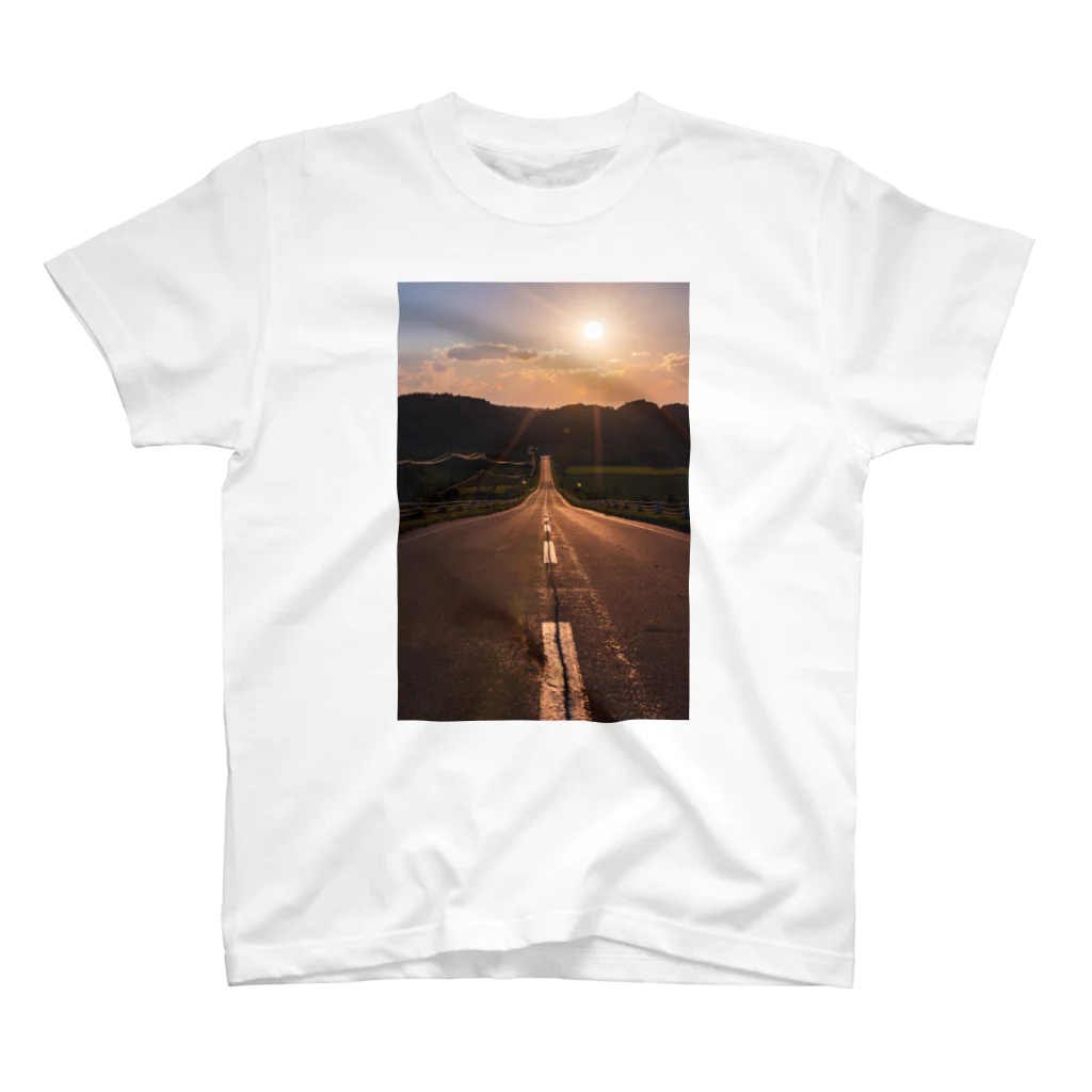 guchy-kの夕陽の向こうは Regular Fit T-Shirt