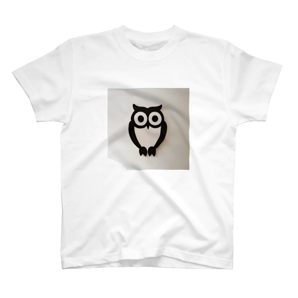 Owlの白黒フクロウちゃんのイラストグッズ スタンダードTシャツ