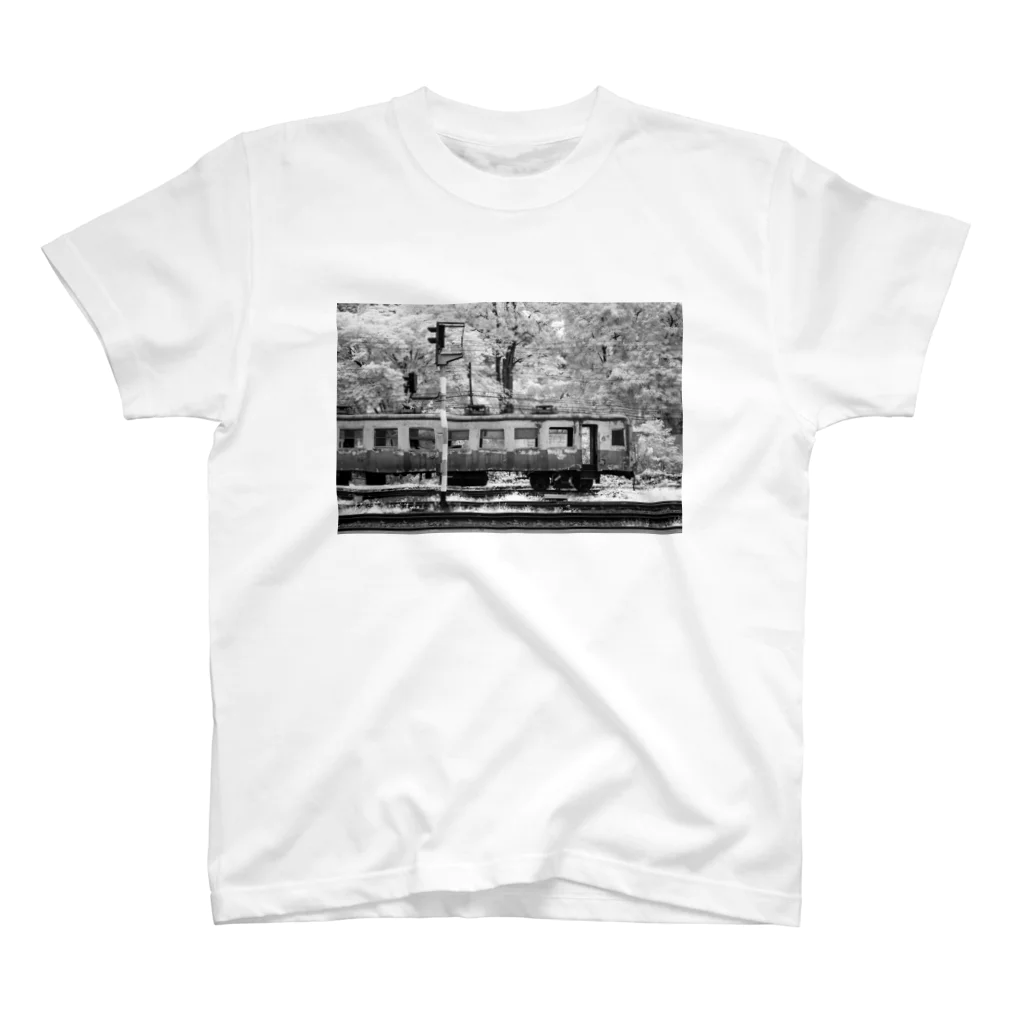 Second_Life_of_Railwaysの日本国有鉄道12系客車の廃車車両がタイで最期を迎える Regular Fit T-Shirt