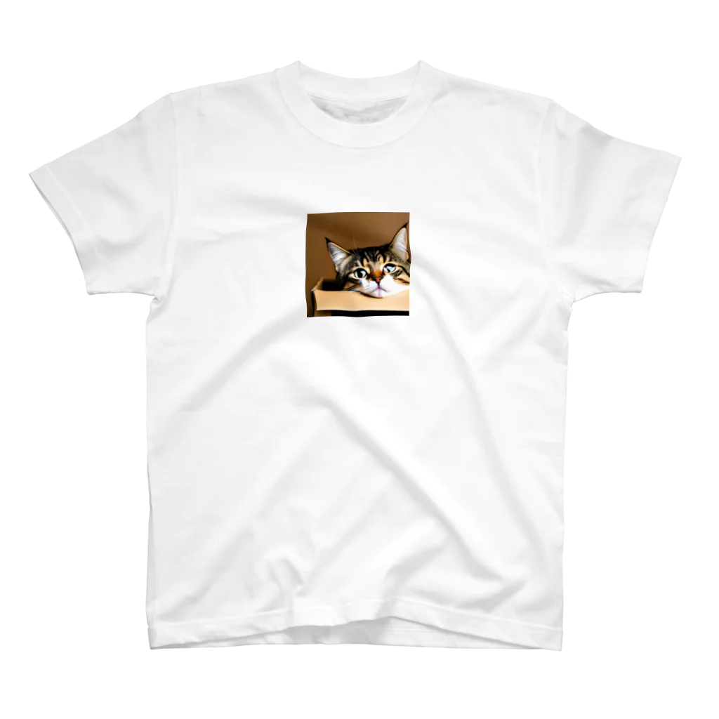 チェリオの箱に入った可愛い猫 Regular Fit T-Shirt